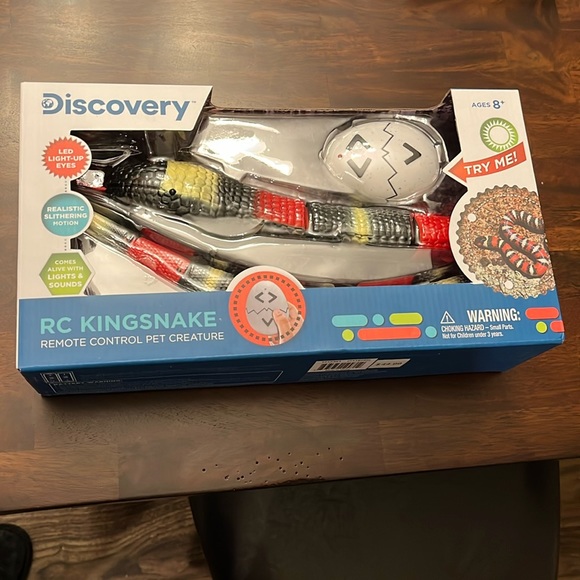 Discovery Kids Remote Controlled King Snake, Realistic Slithering RC Reptile NIB - Picture 1 of 8